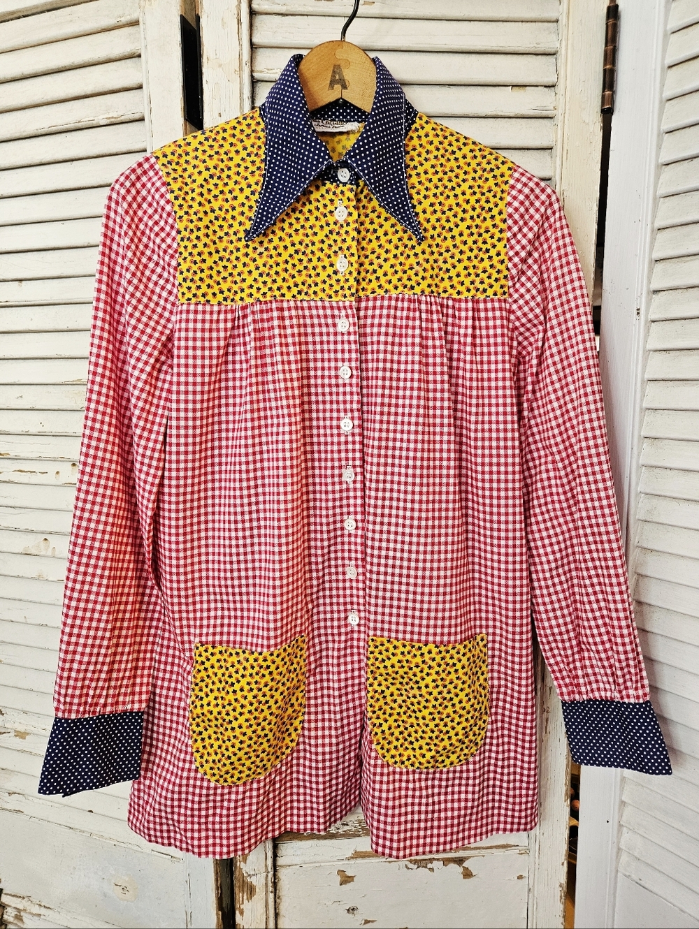 Vintage 70s The Cottager Pointed Collar Button Up Blouse Patch Pockets Small
